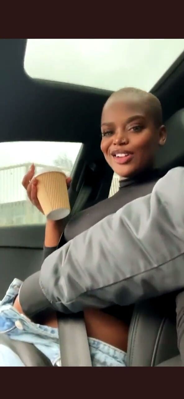 South african Lady finger fucked in the car