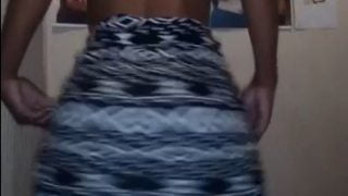 Lady wandzy twerk in a short dress