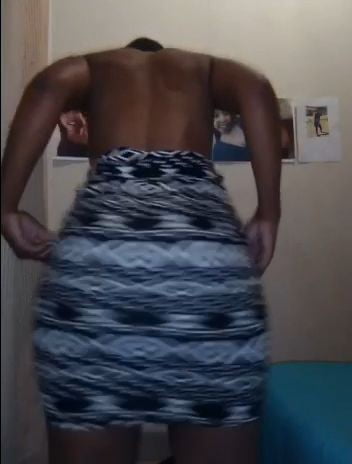 Lady wandzy twerk in a short dress