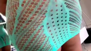 Twerking fat ass in fish nets