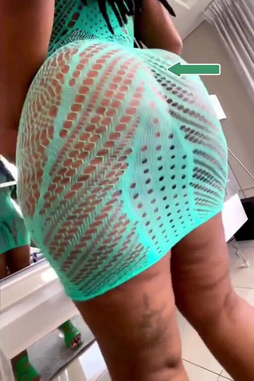 Twerking fat ass in fish nets