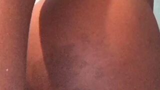 Big booty teen pussy poppin.