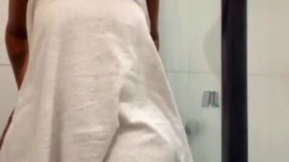Big booty in the shower!