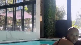 Cyan Boujee video and her man in the pool, look at that bbl.
