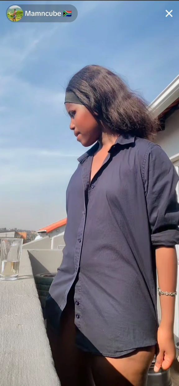 Zulu girl pussy flashing!